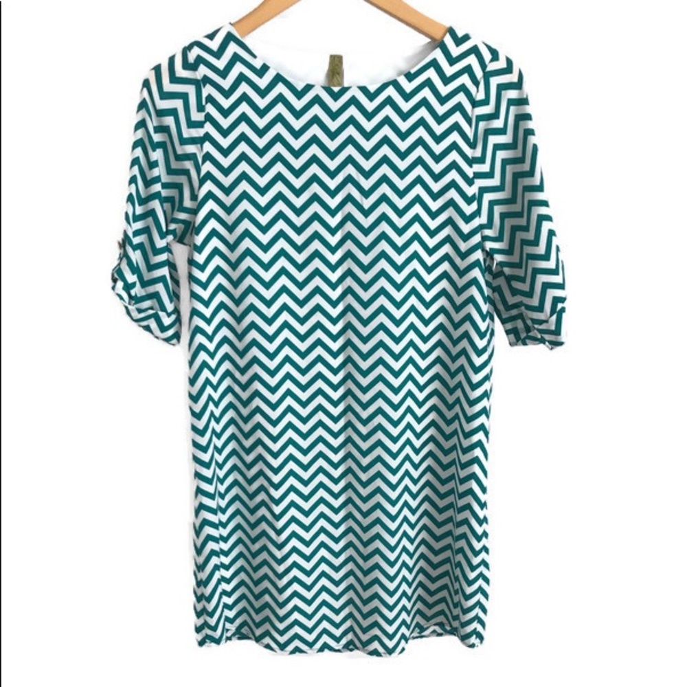 Francesca’s Green White Carrizo Chevron Dress